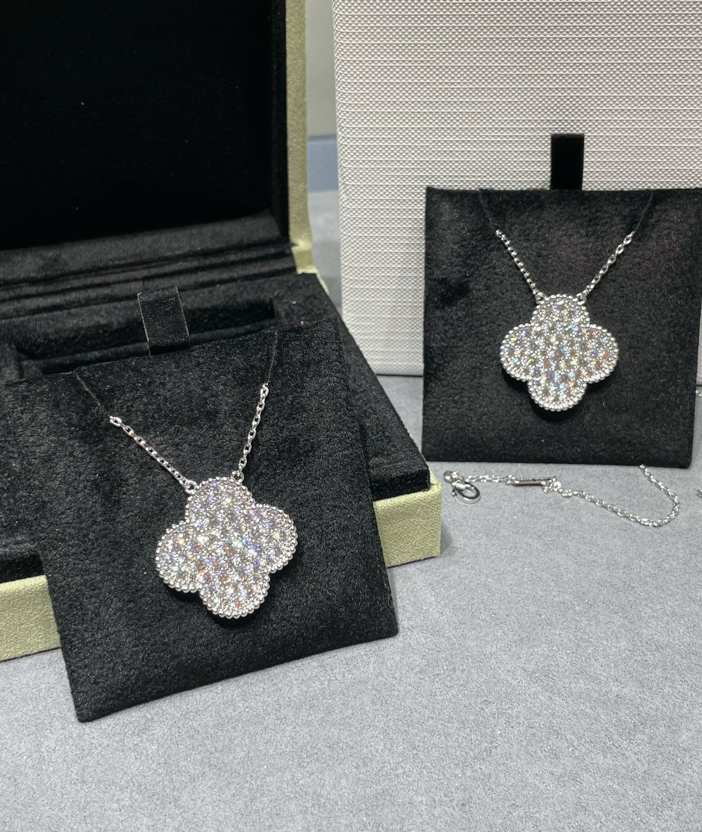 [：Polaidi Jewelry]クローバー 25mm ラージペンダント ダイヤモンドパヴェ シルバーネックレス