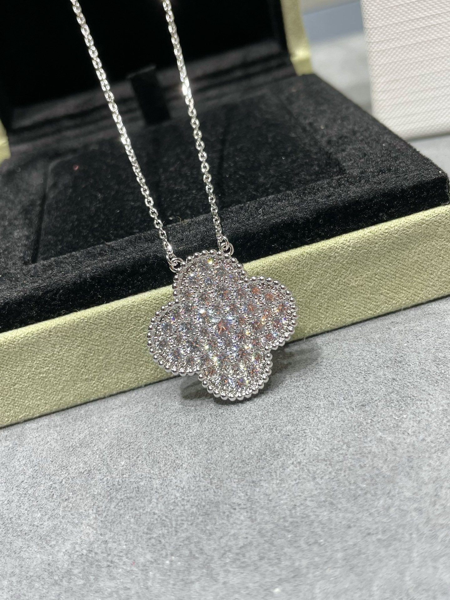 [：Polaidi Jewelry]クローバー 25mm ラージペンダント ダイヤモンドパヴェ シルバーネックレス