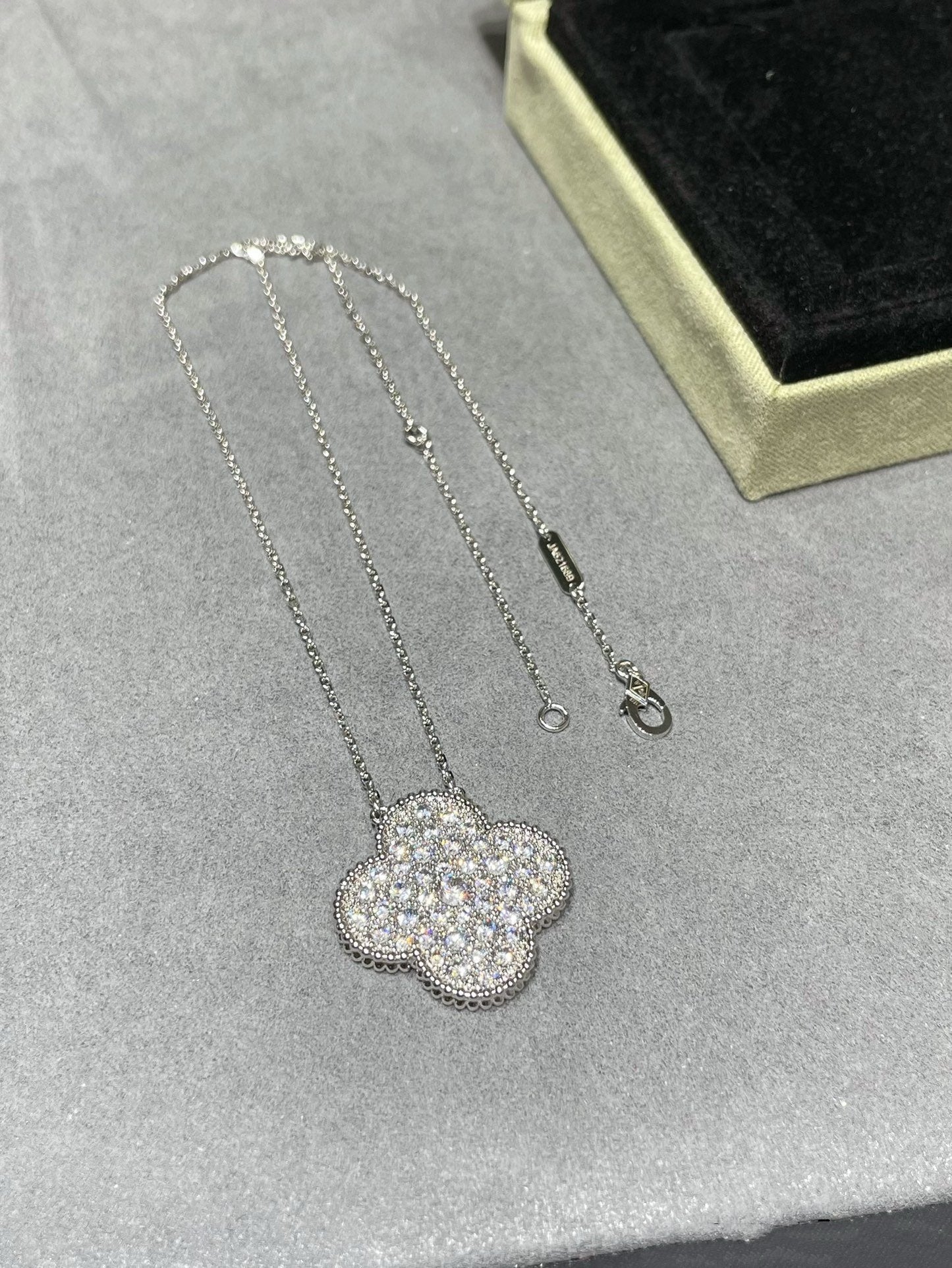 [：Polaidi Jewelry]クローバー 25mm ラージペンダント ダイヤモンドパヴェ シルバーネックレス