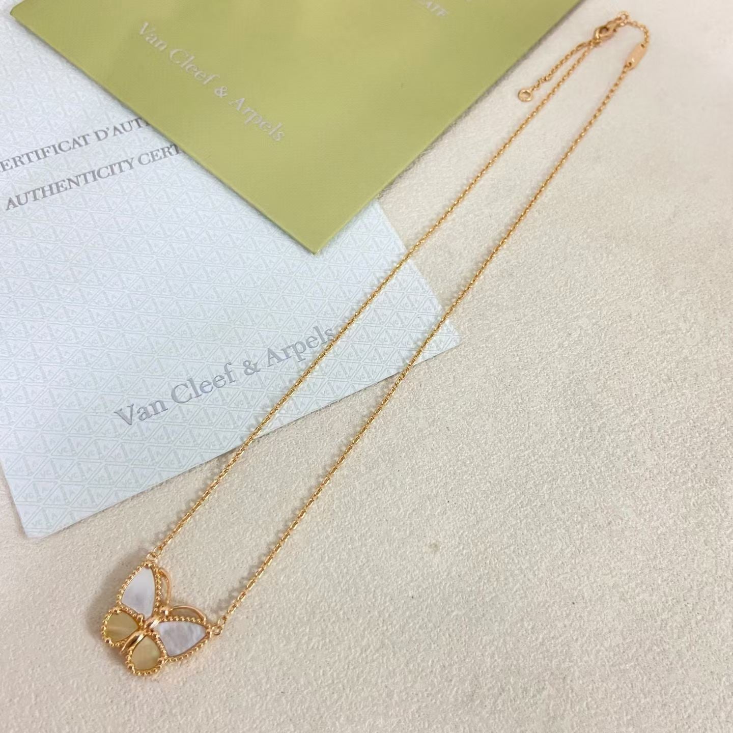 [Polaidi Jewelry]NEW ROSE GOLD WHITE MOTHER OF PEARL BUTTERFLY NECKLACE