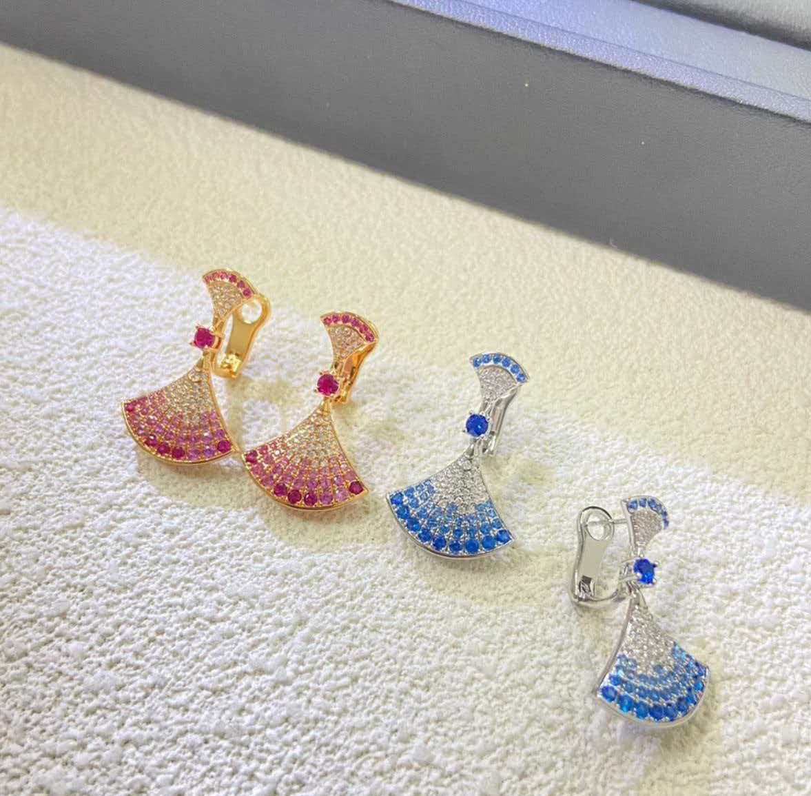 [Polaidi Jewelry]DREAM MOP 1 DIAMOND EARRINGS-Red and blue