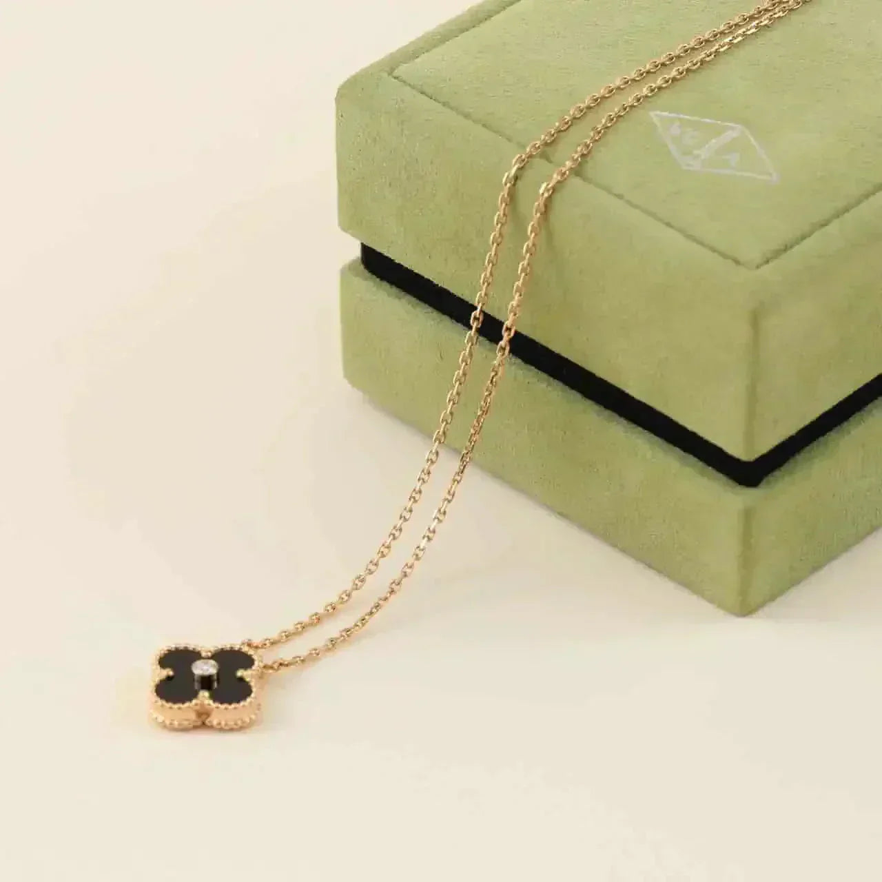 [：Polaidi Jewelry]クローバー 15mm ダイヤモンド オニキス ネックレス
