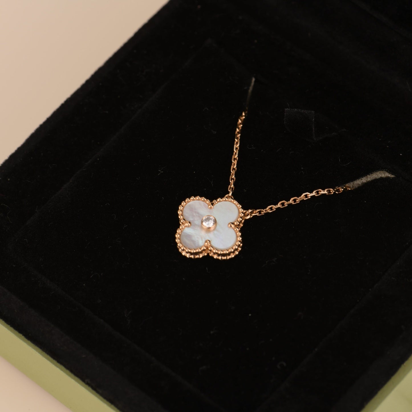 [：Polaidi Jewelry]クローバー 15MM ダイヤモンド ホワイトフリティラリア ネックレス