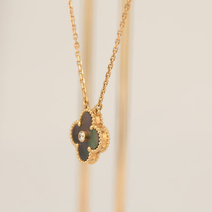 [：Polaidi Jewelry]クローバー 15MM ダイヤモンドとマザーオブグレー ネックレス