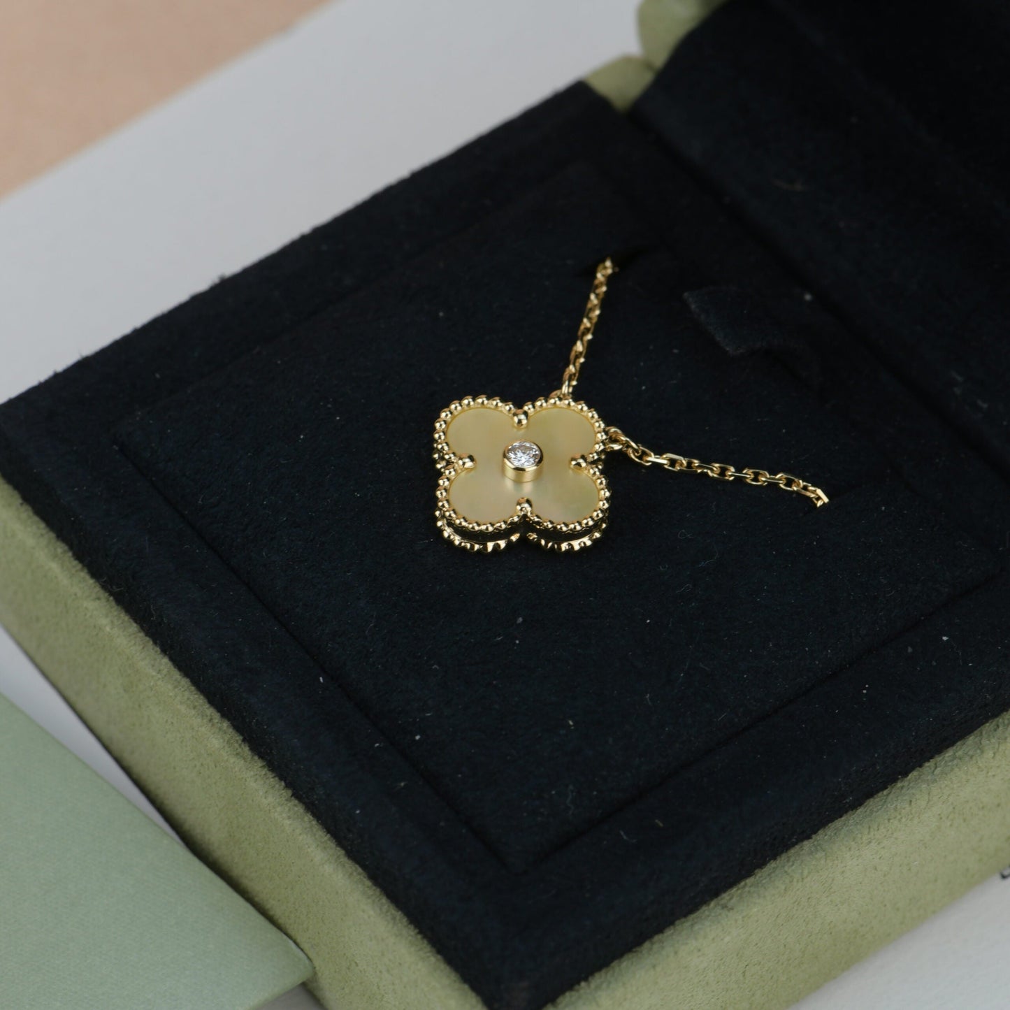 [：Polaidi Jewelry]クローバー 15MM ダイヤモンド ゴールド マザーオブパール ネックレス