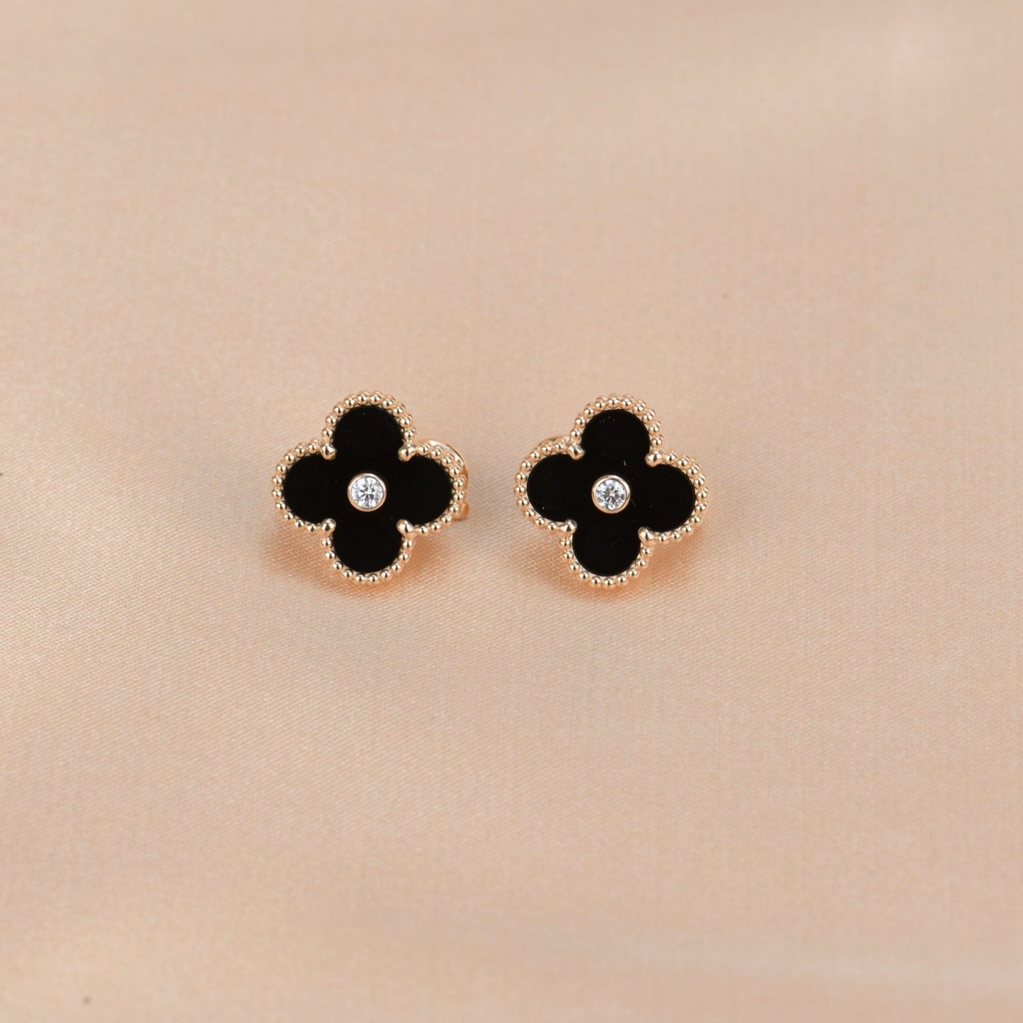 [Polaidi Jewelry]CLOVER MEDIUM 1 MOTIFS ONYX DIAMOND EARRINGS