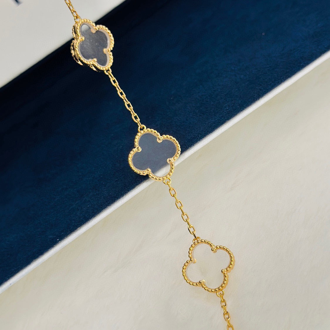 [Polaidi Jewelry]クローバー 5モチーフ ロッククリスタル ブレスレット
