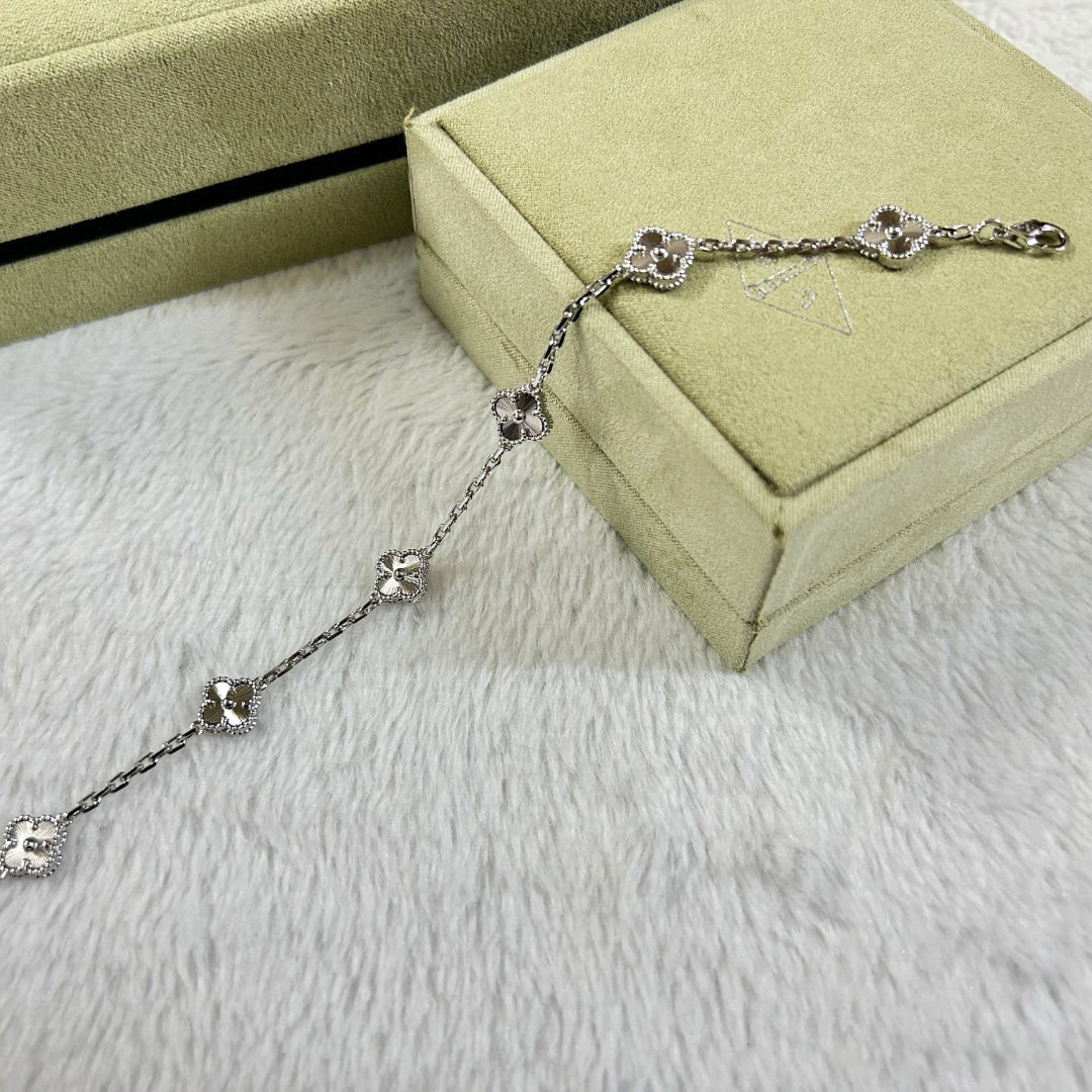 [：Polaidi Jewelry]CLOVER 6 MOTIF DIAMOND BRACELET