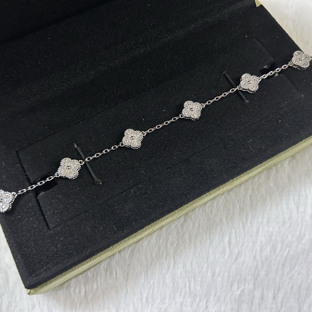 [Polaidi Jewelry]CLOVER 6 MOTIF DIAMOND BRACELET