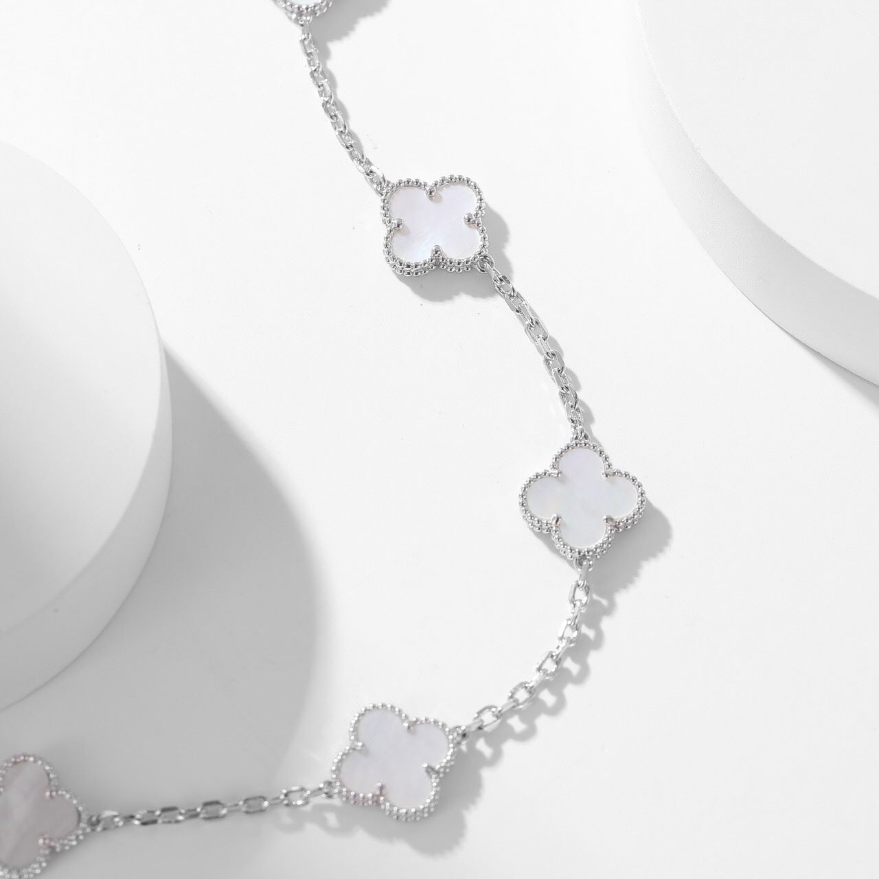 [：Polaidi Jewelry]クローバー 10モチーフ ホワイトマザーオブパール ネックレス