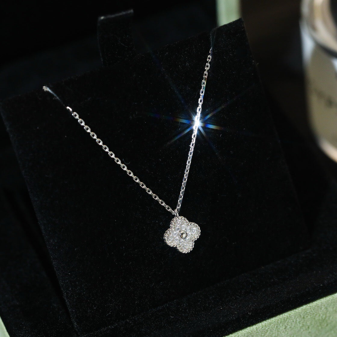 [：Polaidi Jewelry]クローバーミニ 9.5mmペンダントダイヤモンドネックレス