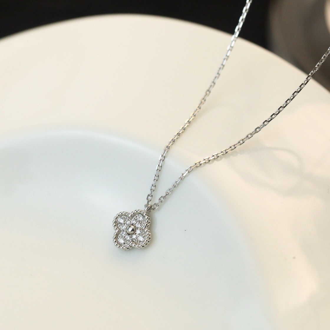 [：Polaidi Jewelry]クローバーミニ 9.5mmペンダントダイヤモンドネックレス