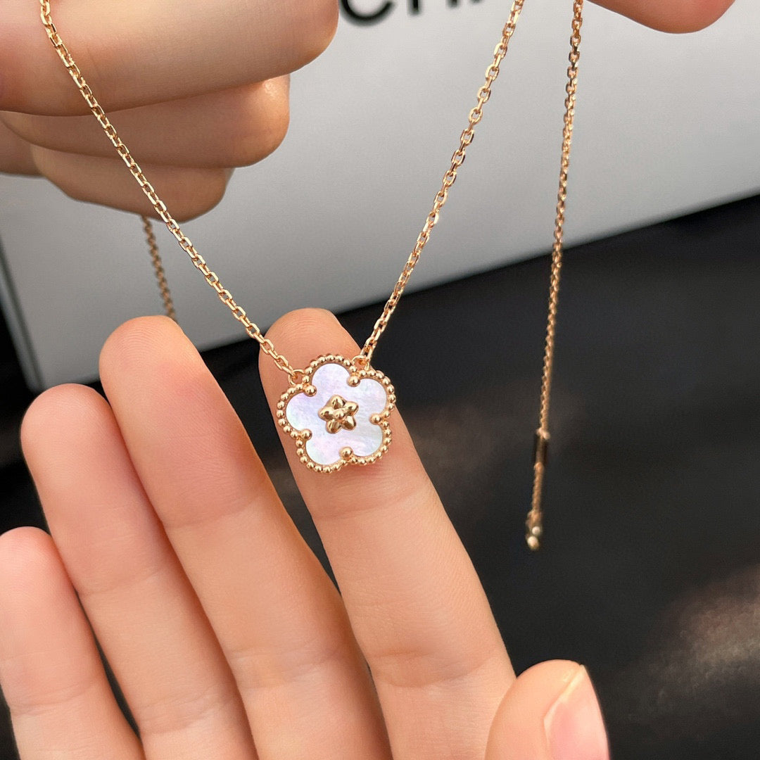 [Polaidi Jewelry]LUCKY  WHITE MOP  PLUM BLOSSOM NECKLACE
