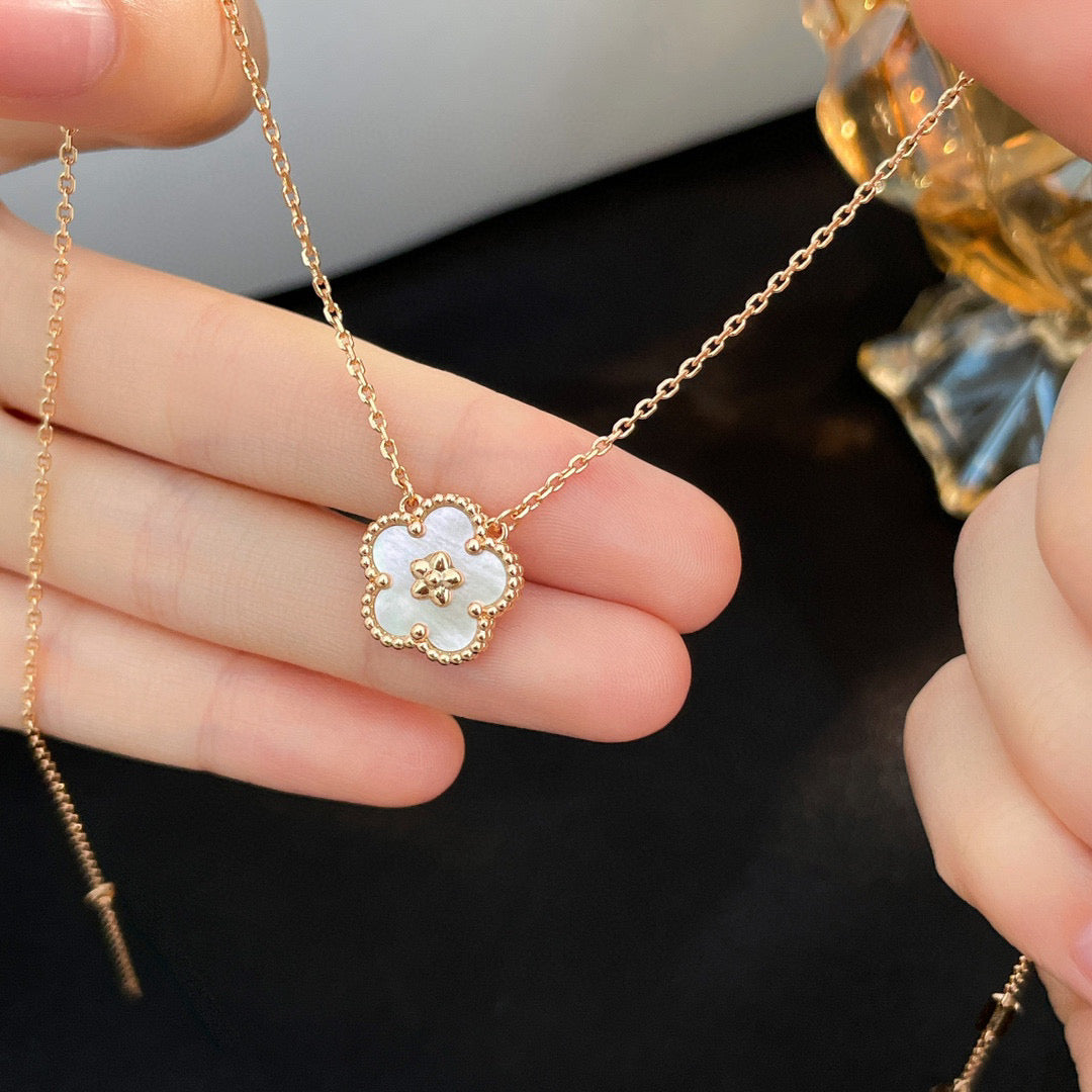 [Polaidi Jewelry]LUCKY  WHITE MOP  PLUM BLOSSOM NECKLACE
