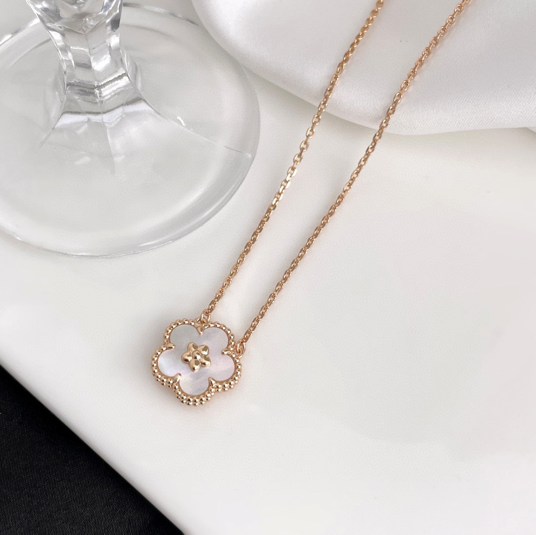 [Polaidi Jewelry]LUCKY  WHITE MOP  PLUM BLOSSOM NECKLACE
