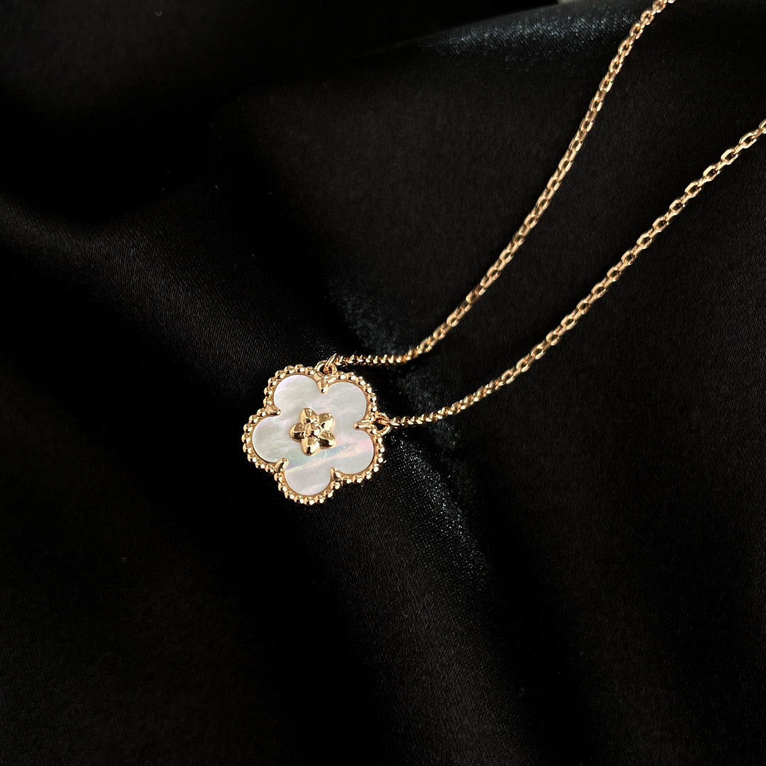 [Polaidi Jewelry]LUCKY  WHITE MOP  PLUM BLOSSOM NECKLACE