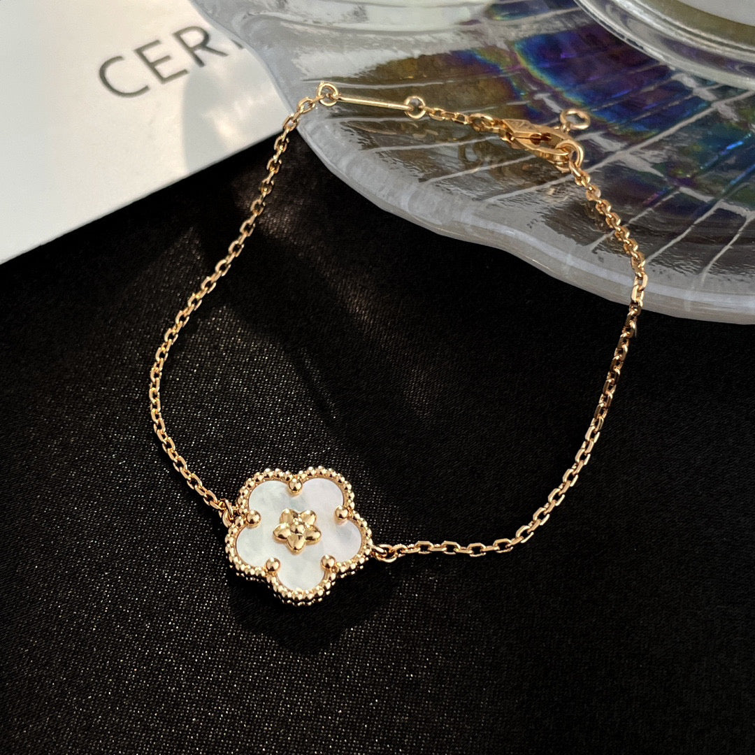 [：Polaidi Jewelry]ラッキー ホワイトマザーオブパール 梅の花 ブレスレット