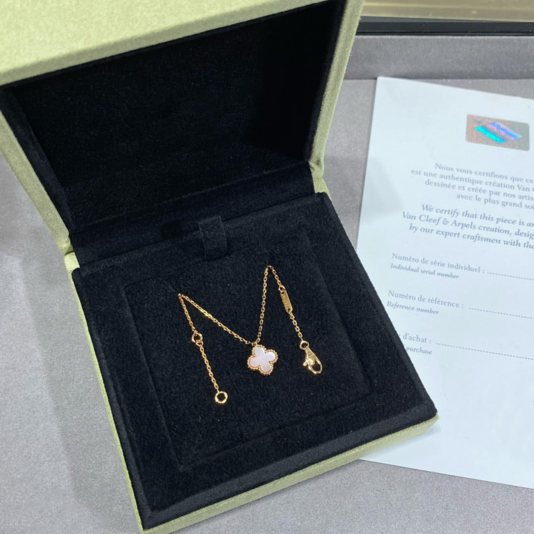 [：Polaidi Jewelry]クローバー 15mm ピンク マザーオブパール 一粒 ネックレス
