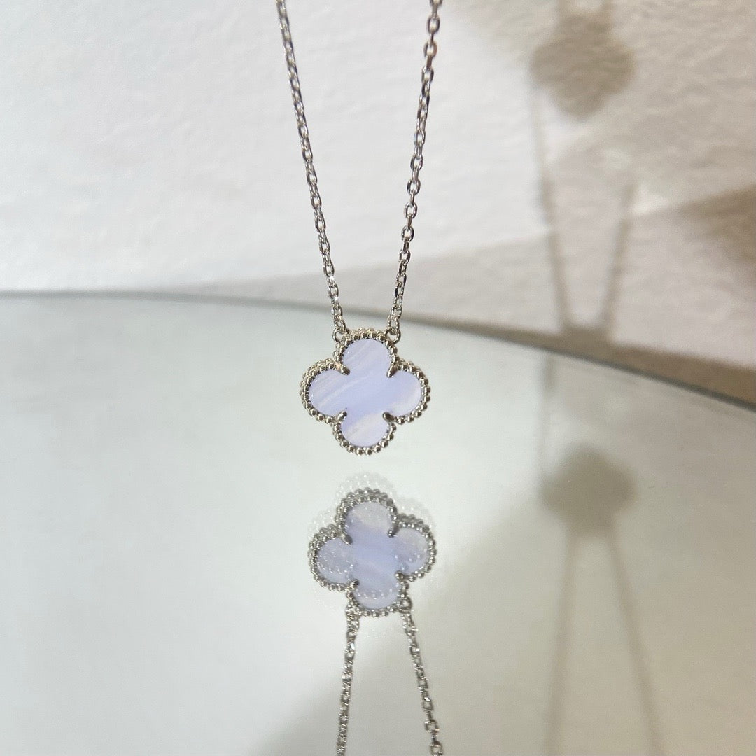 [：Polaidi Jewelry]クローバー 15mm ブルーカルセドニー ネックレス シルバー