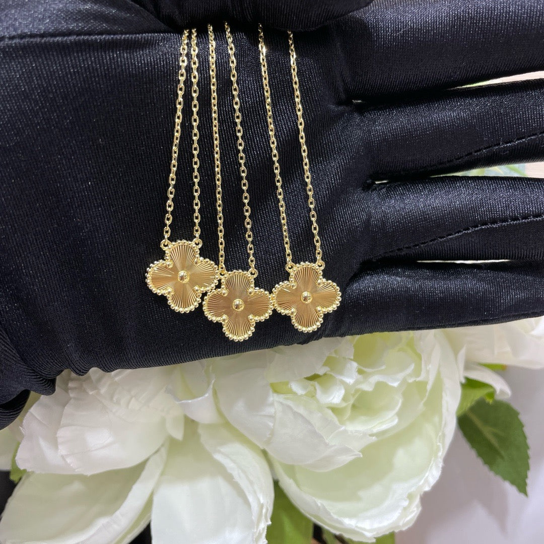 [Polaidi Jewelry]CLOVER 15MM LASER NECKLACE