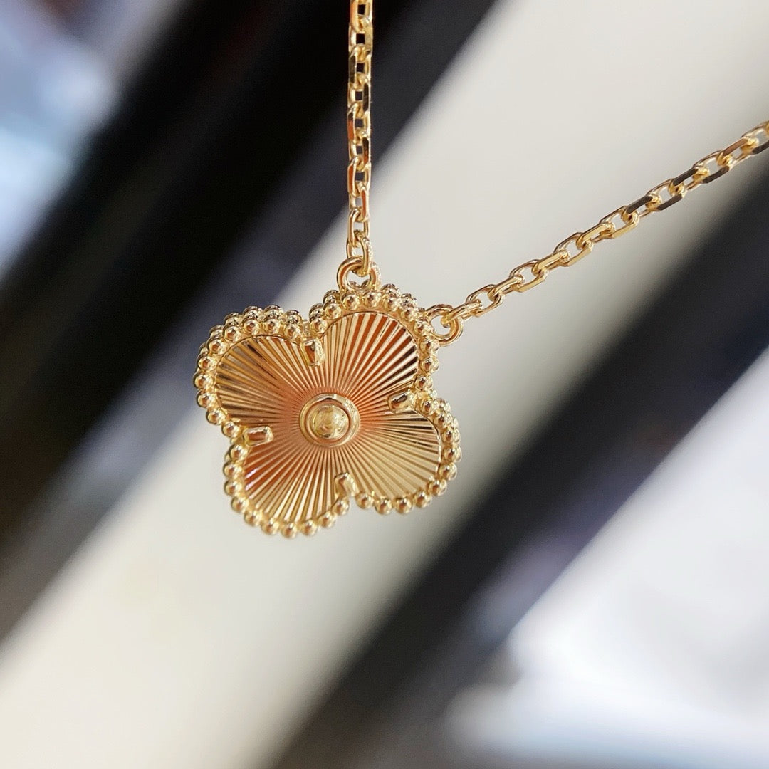 [Polaidi Jewelry]CLOVER 15MM LASER NECKLACE