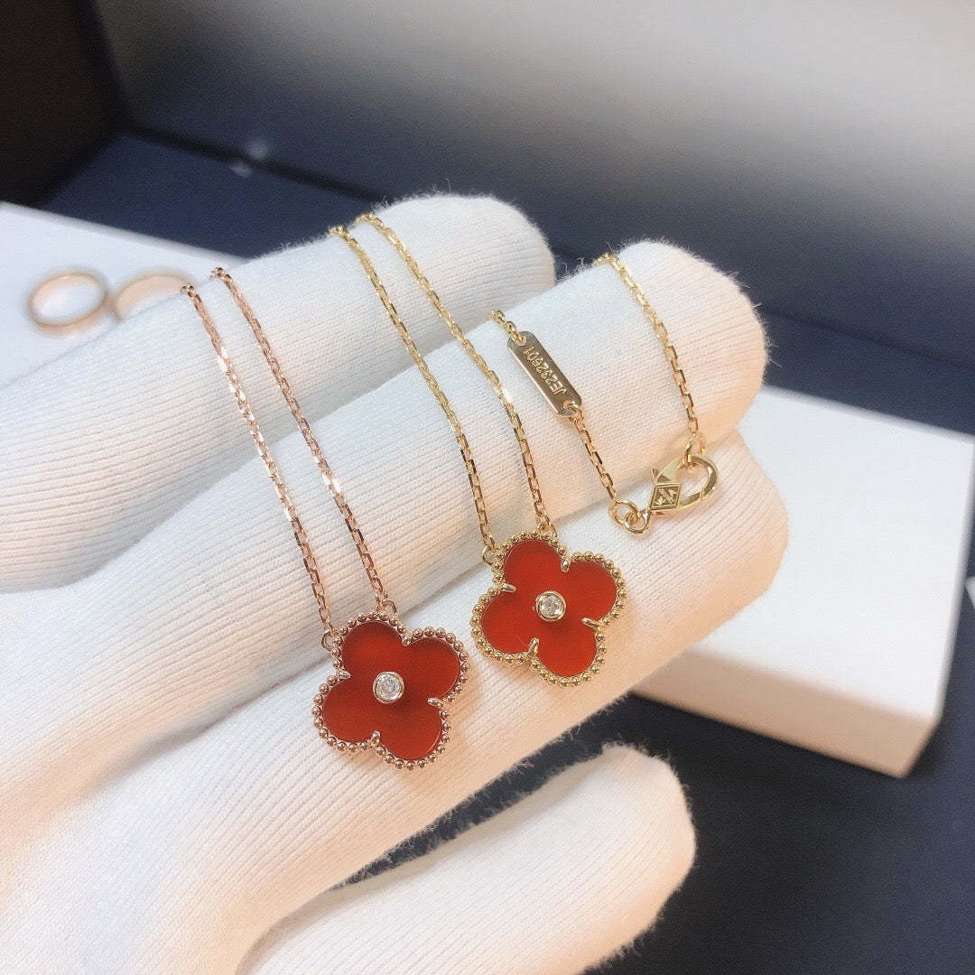 [：Polaidi Jewelry]クローバー 15MM ダイヤモンド カーネリアン ネックレス