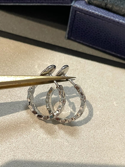[：Polaidi Jewelry]ホローデザイン 四つ葉のクローバー 花形ピアス