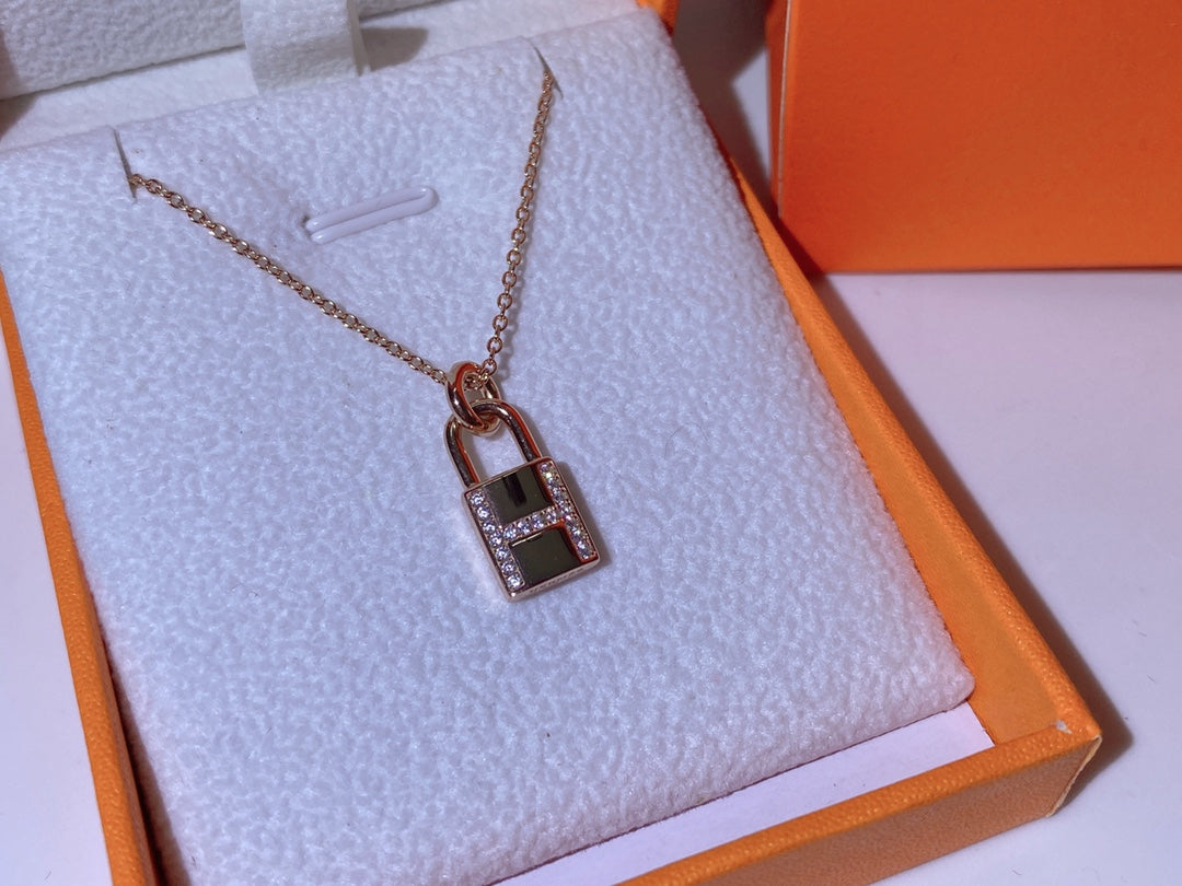 [Polaidi Jewelry]HM ADVANCED NICHE LOCK HEAD NECKLACE DIAMONDS