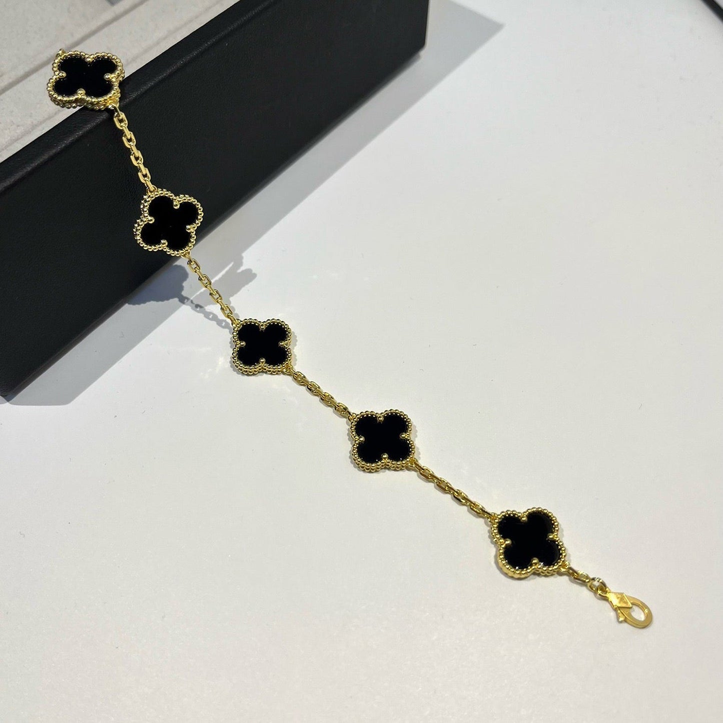 [：Polaidi Jewelry]クローバー 5モチーフ ブラックオニキスブレスレット