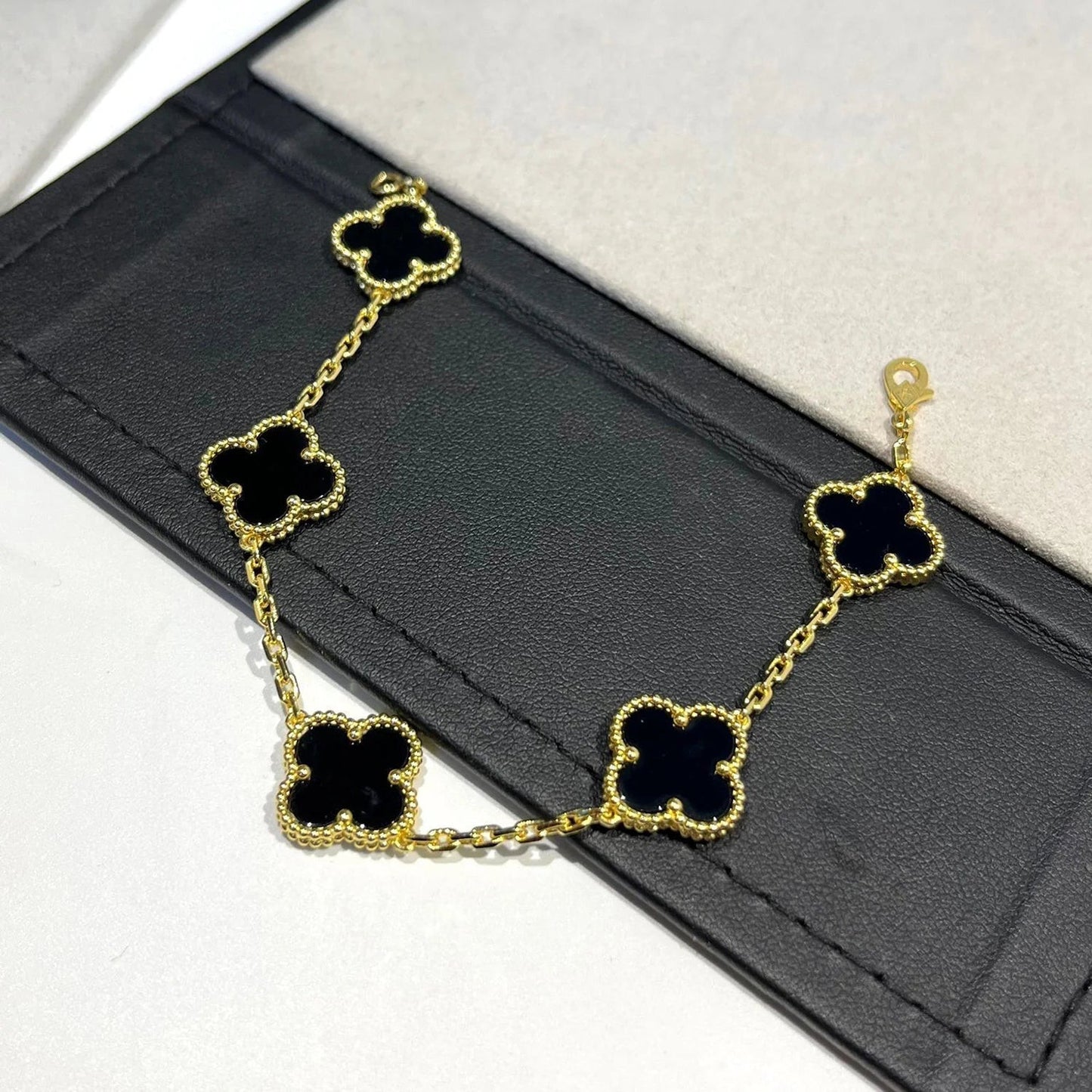 [：Polaidi Jewelry]クローバー 5モチーフ ブラックオニキスブレスレット
