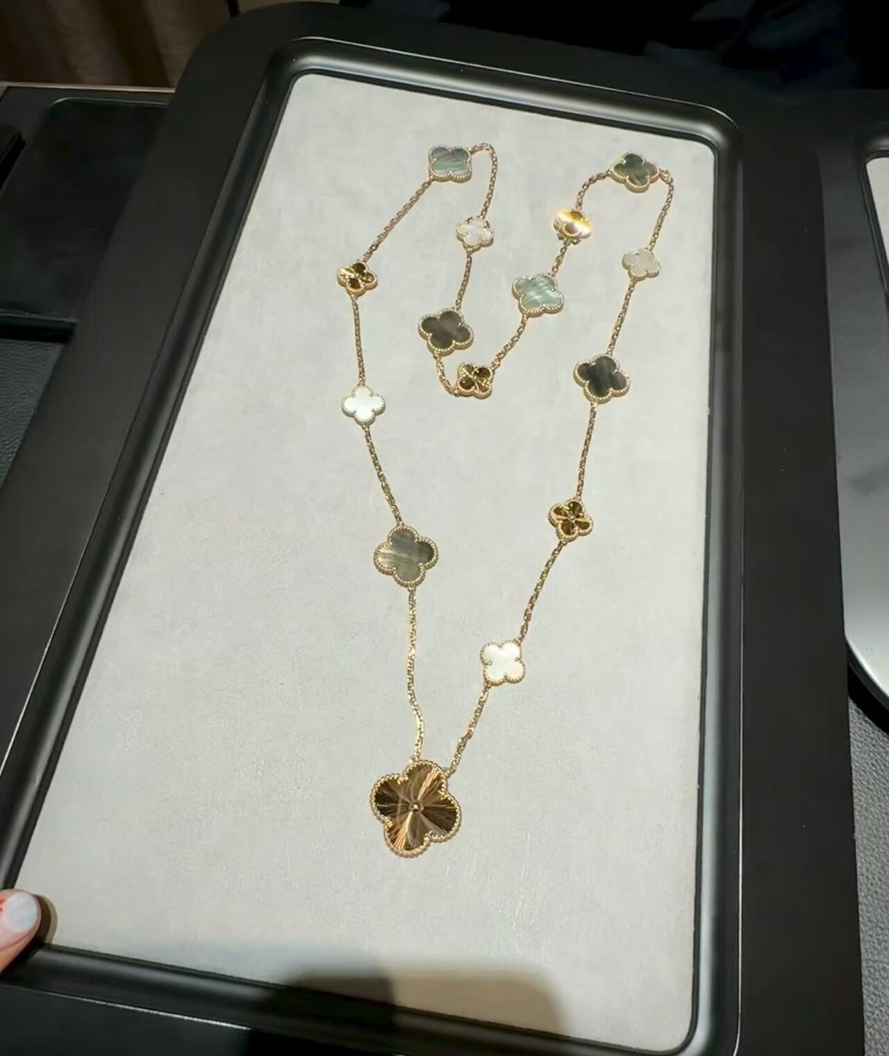 [Polaidi]DETACHABLE CLOVER 15(11+4) FLOWER ROSE GOLD NECKLACE SET