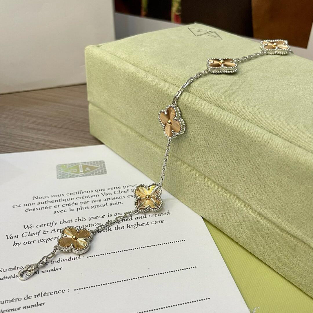 [：Polaidi Jewelry]CLOVER  5 MOTIFS  CHRISTMAS LIMITED EDITION BRACELET