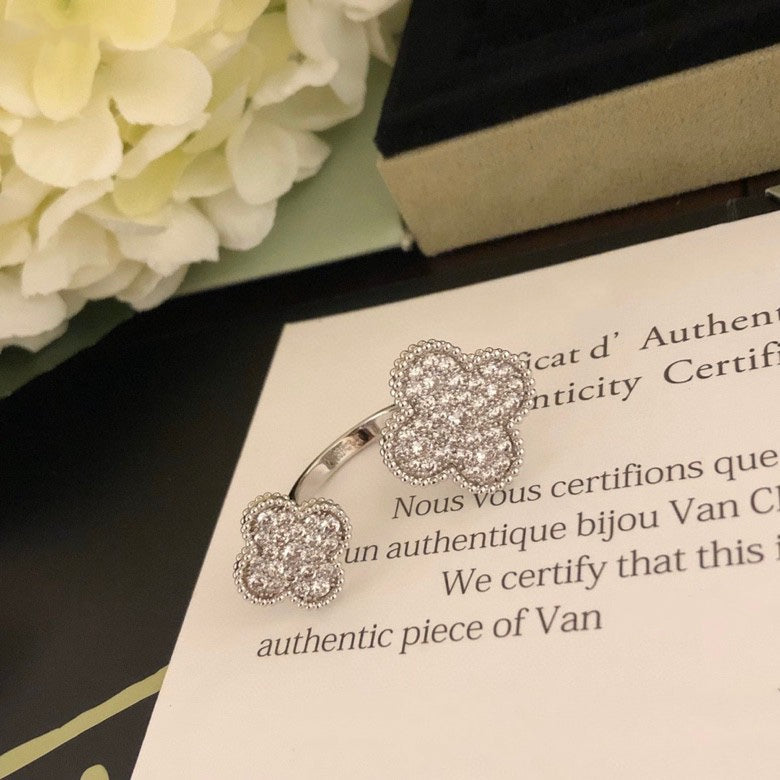 [：Polaidi Jewelry]クローバー・ビトゥイーン・ザ・フィンガー・リング