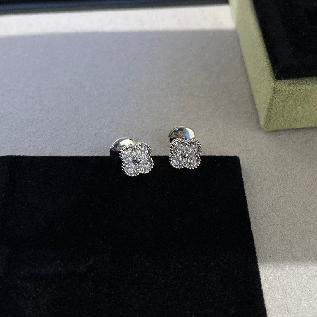 [Polaidi Jewelry]CLOVER MINI DIAMOND STUD EARRINGS