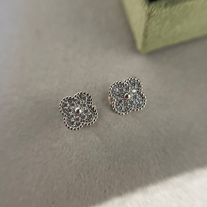 [：Polaidi Jewelry]CLOVER MINI DIAMOND STUD EARRINGS