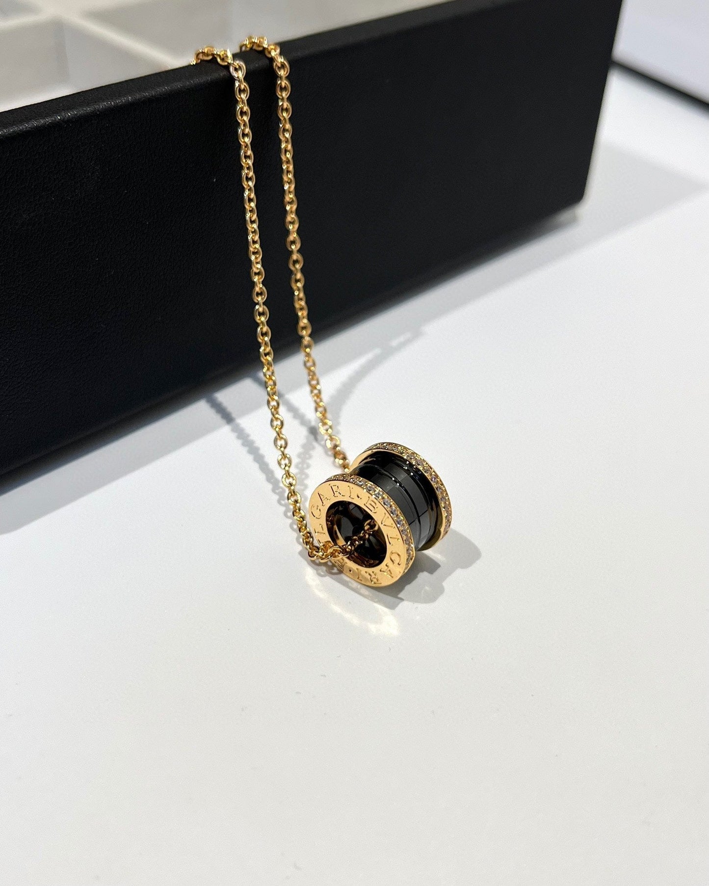 [：Polaidi]ZERO 1 BLACK CERAMIC DIAMOND PINK GOLD NECKLACE