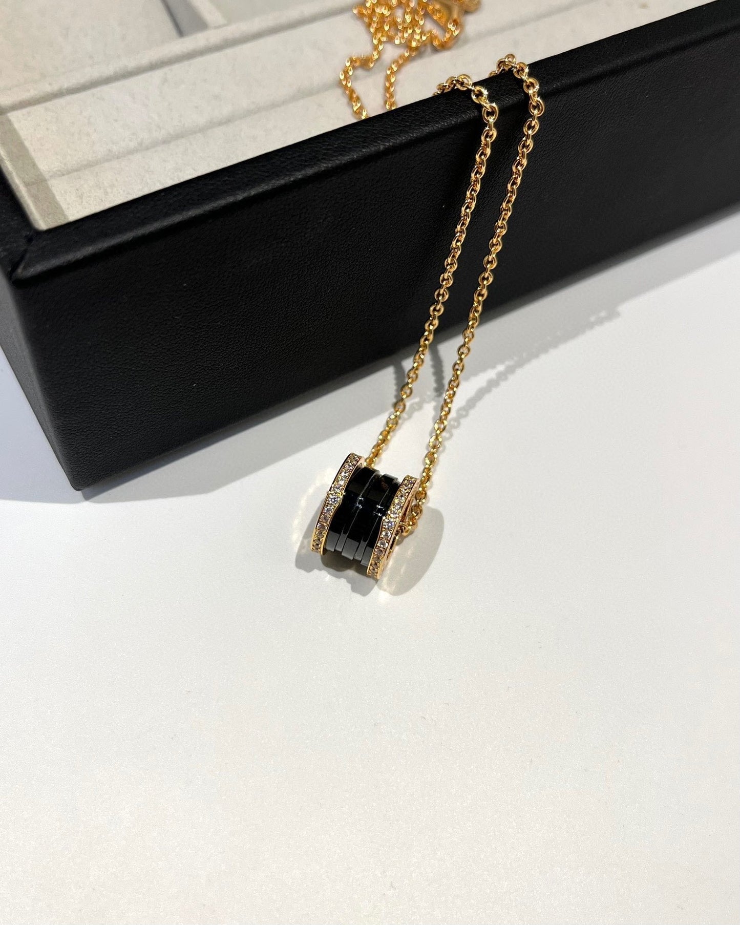 [：Polaidi]ZERO 1 BLACK CERAMIC DIAMOND PINK GOLD NECKLACE