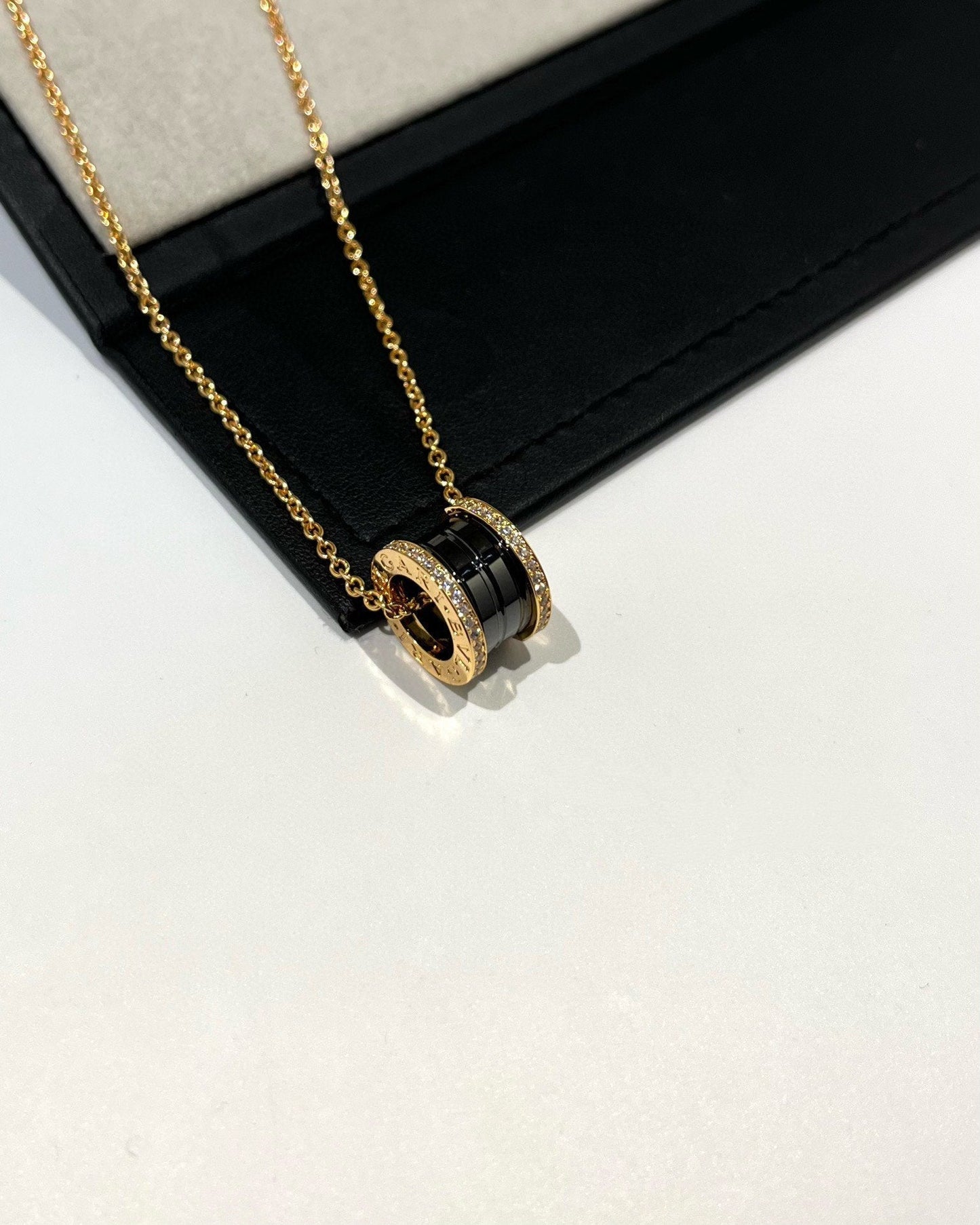 [：Polaidi]ZERO 1 BLACK CERAMIC DIAMOND PINK GOLD NECKLACE