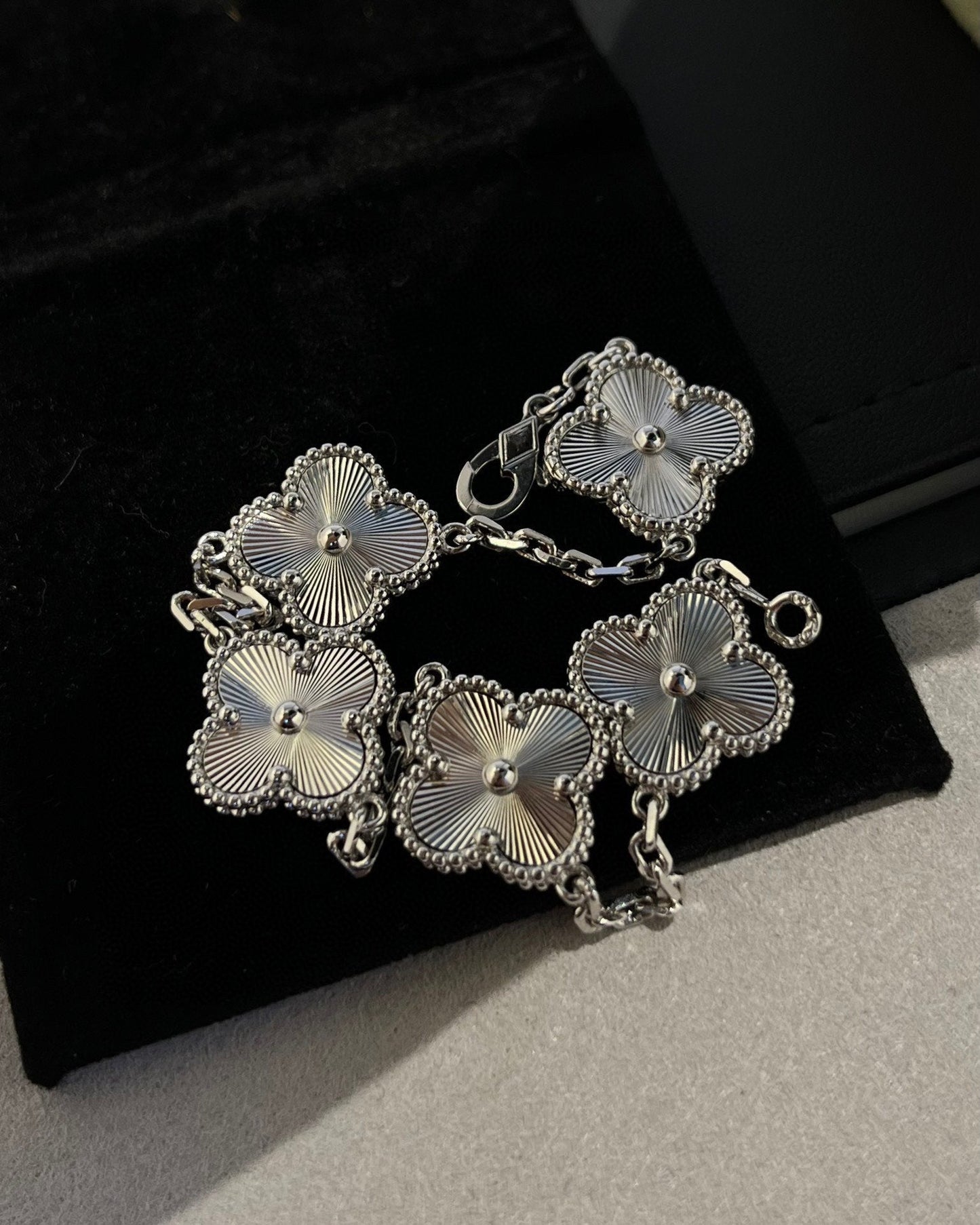 [：Polaidi Jewelry]CLOVER SILVER 5 MOTIFS BRACELET
